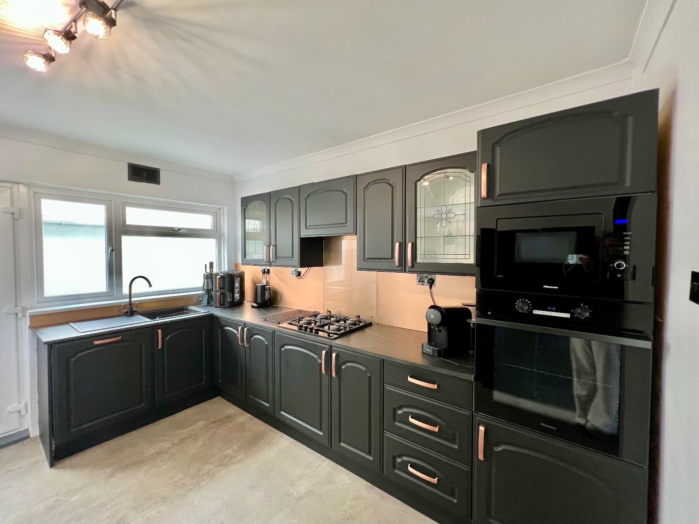 West End Avenue, Porthcawl, Bridgend County Borough, CF36 3NH